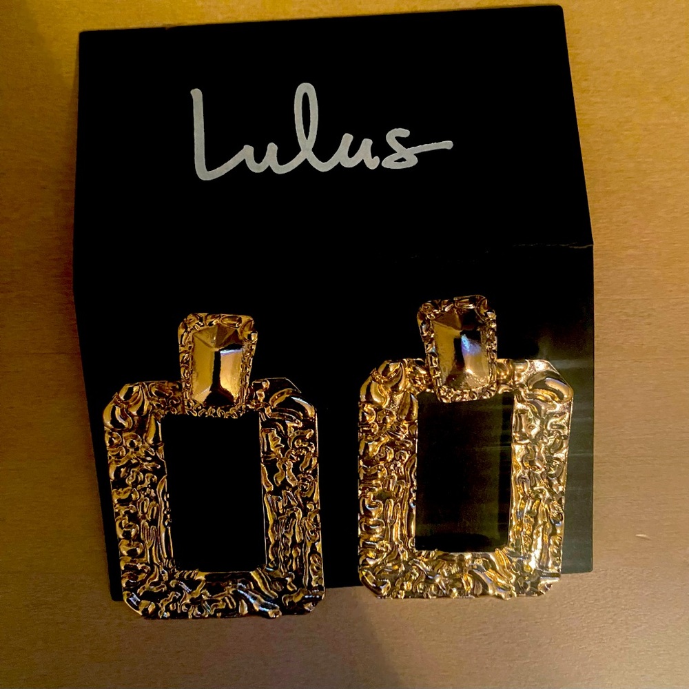 Two gold knocker earrings